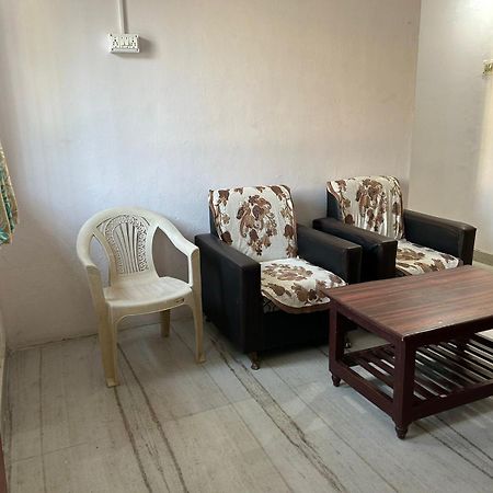 Hotel Vasavi Nivas à Tirupati Extérieur photo