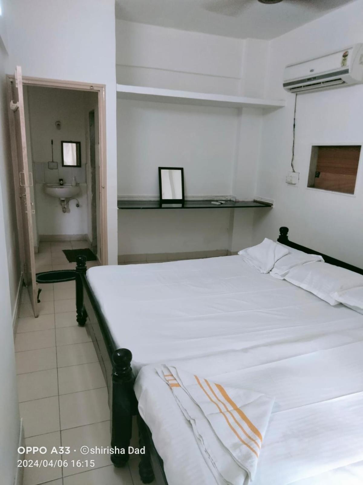 Hotel Vasavi Nivas à Tirupati Extérieur photo