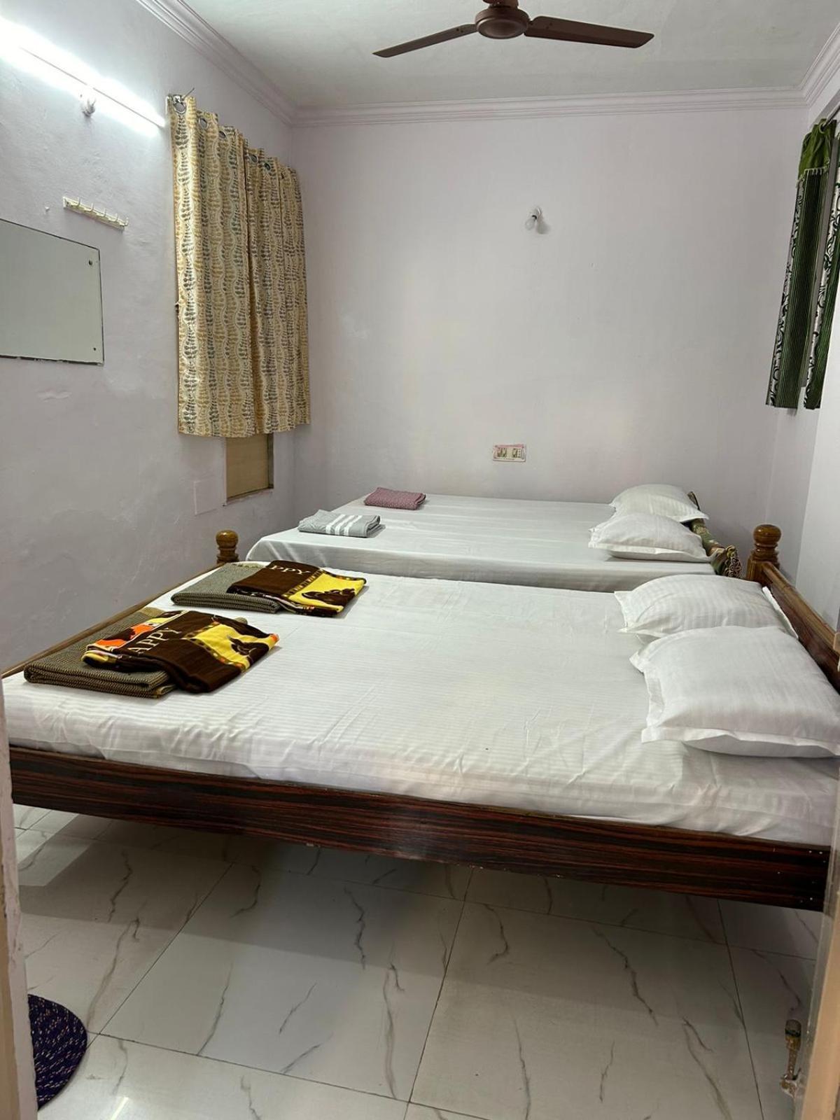 Hotel Vasavi Nivas à Tirupati Extérieur photo