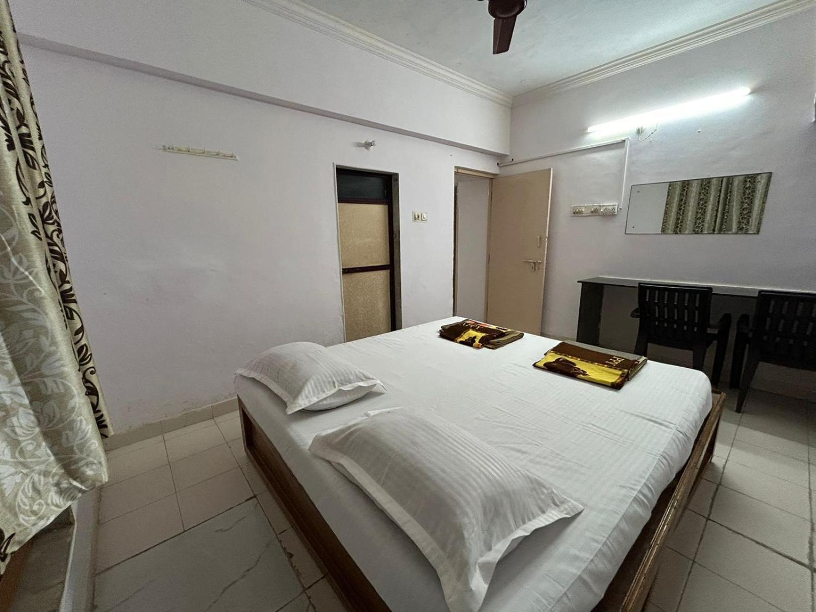 Hotel Vasavi Nivas à Tirupati Extérieur photo